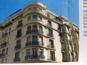 Гостиница Studio Carré d'Or, à 50 m de la plage et du Négresco  Ницца